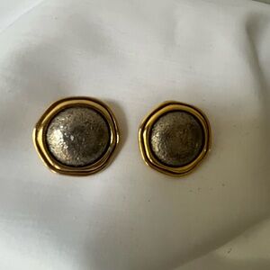 Vintage Liz Claiborne Gold Tone Grey Textured Center Clip on Earrings